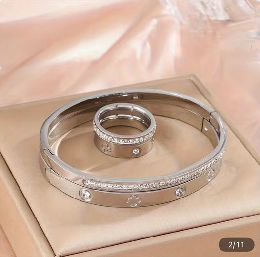 Jewelry Description and Styling